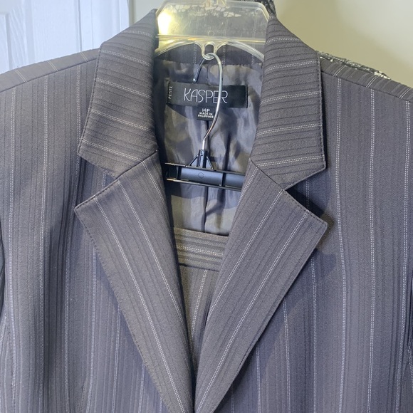 EUC Kasper Smoke Grey 2 Pc Pinstripe Pantsuit, 14P - Picture 2 of 14